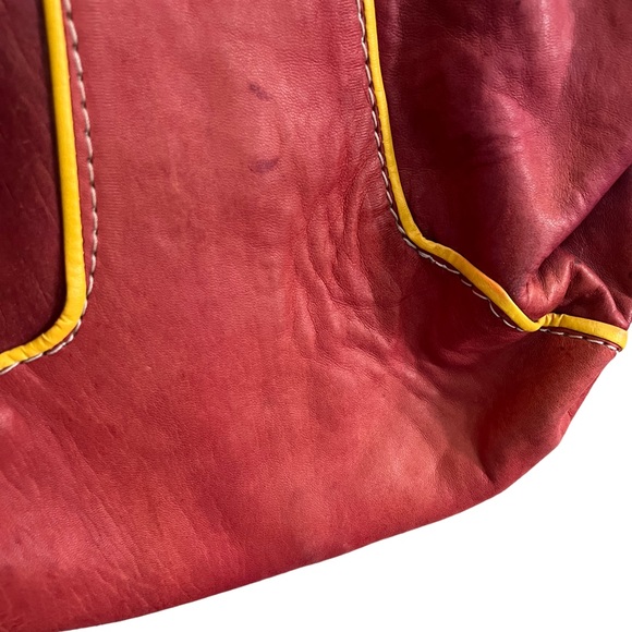 🔴 DONATING TOMORROW Last Day! Vintage Unique Red Leather Bag - Picture 3 of 5